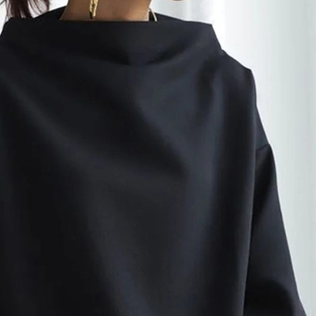 Lisa - High-Neck Casual Top